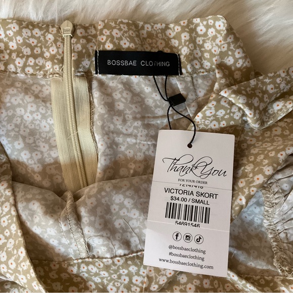 Boss Babe Victoria Skort flower NWT , size: Small - Picture 2 of 5